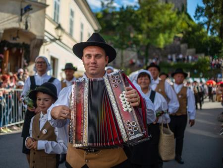 Izjemen obisk zaznamoval 50. Dneve narodnih noš in oblačilne dediščine v Kamniku (Blaž T. Muc)  (117)